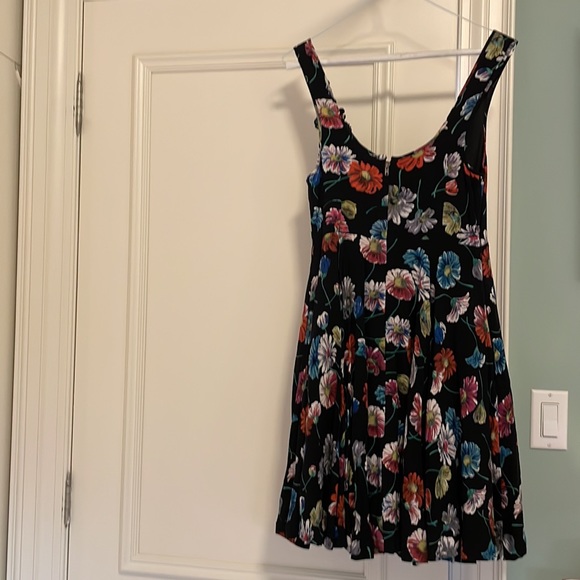 Floral moulinette soeurs dress with full skirt and floral appliqué - Picture 2 of 5